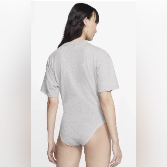 Nike Sportwear essential, Center Swoosh Short Sleeve bodysuit. Size XS - Picture 2 of 6